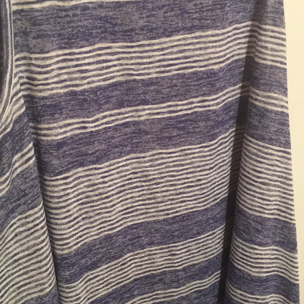 Top - Picture 2 of 3